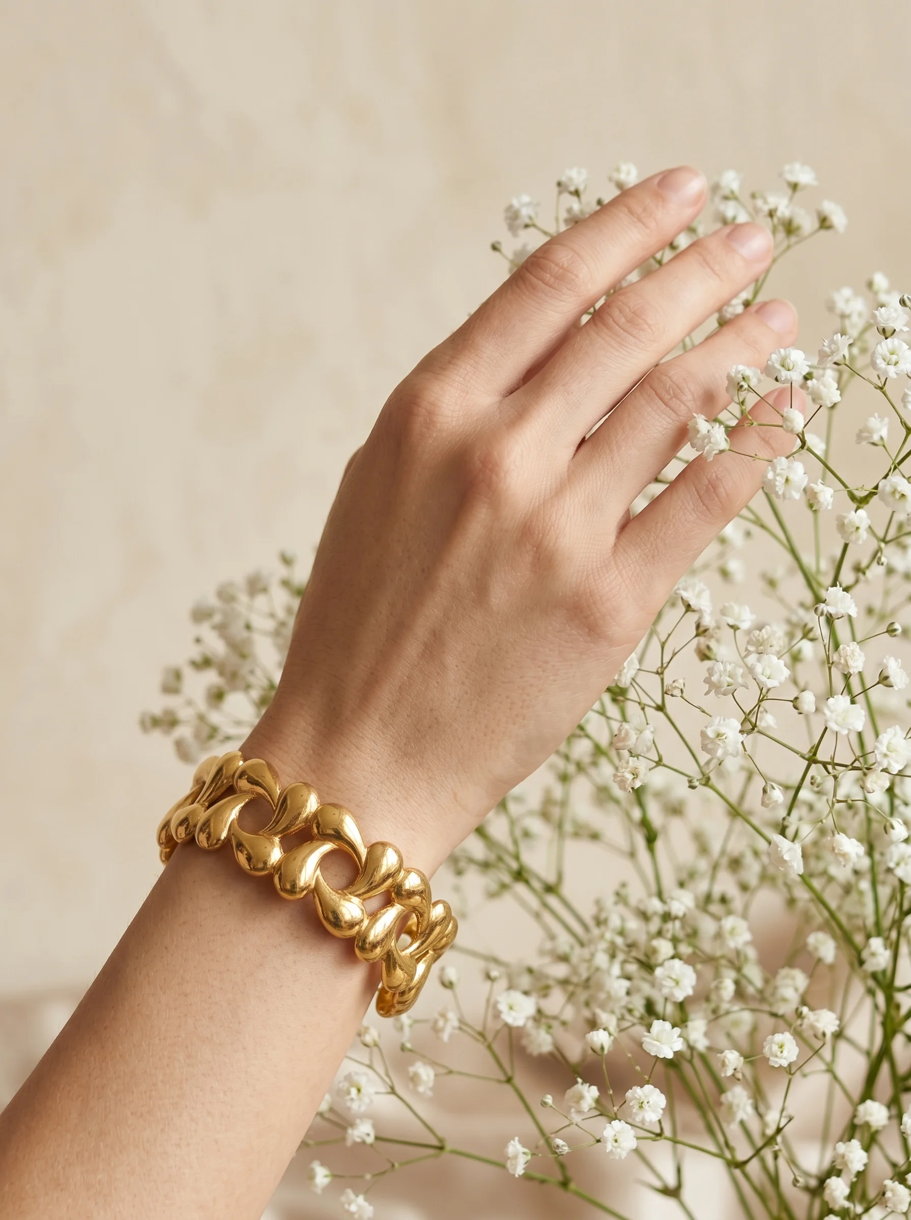 Bold Oval Link Cuff